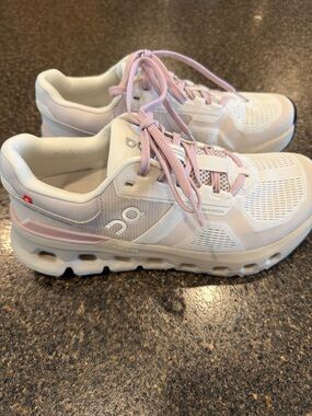 On Running Women's Cloudstratus White with Light Pink Athletic Shoes